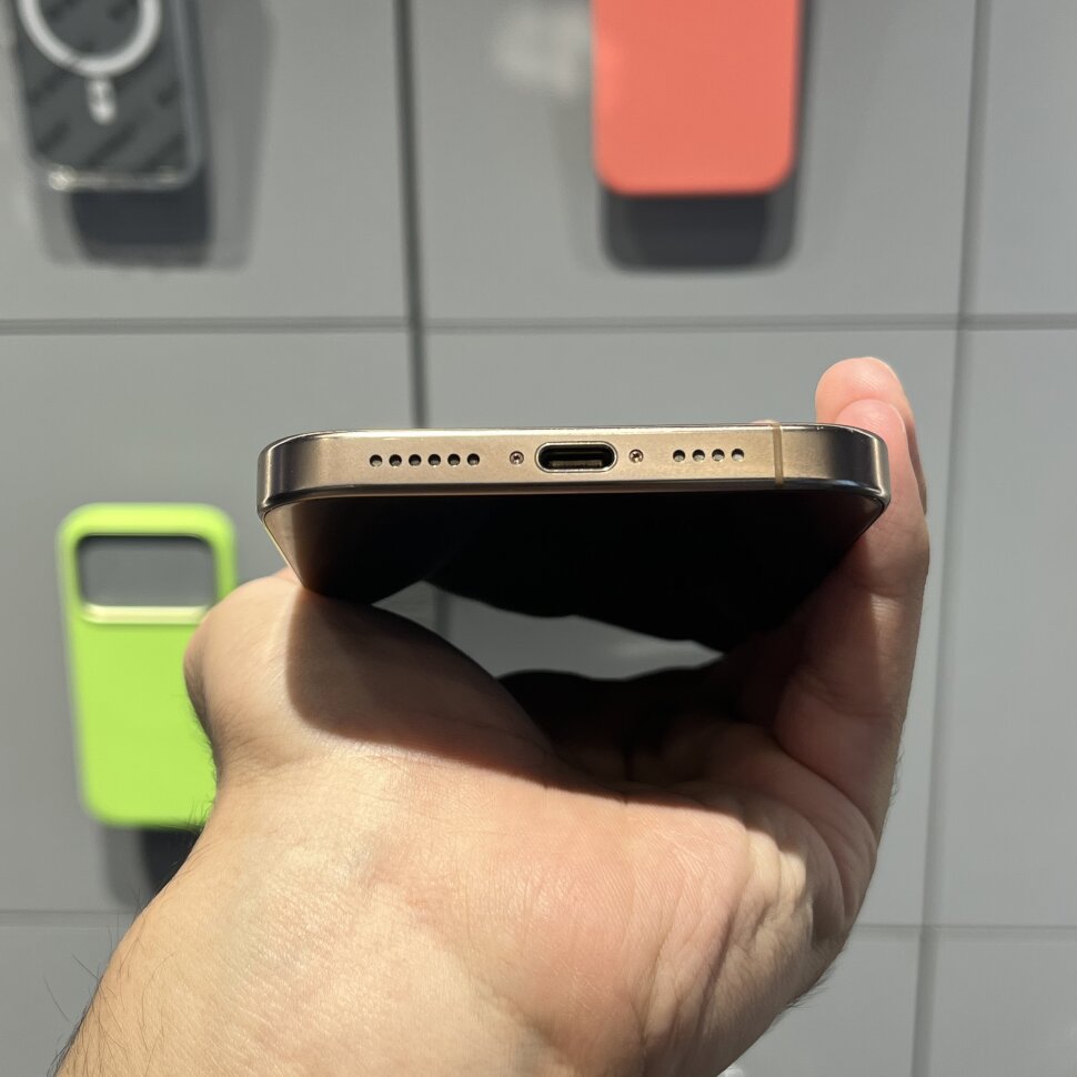Смартфон Apple iPhone 16 Pro Max 256GB Desert Titanium (Б/У) — фото 4