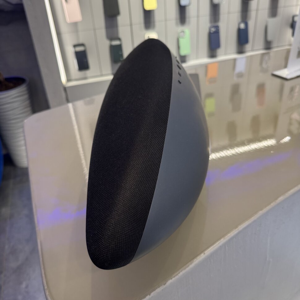 Портативная акустика Bowers & Wilkins Zeppelin Черный (Midnight Gray) (Б/У) — фото 2
