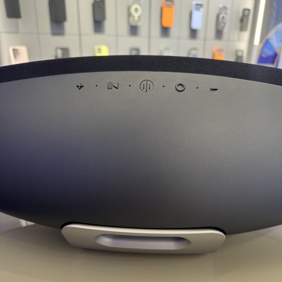 Портативная акустика Bowers & Wilkins Zeppelin Черный (Midnight Gray) (Б/У) — фото 4