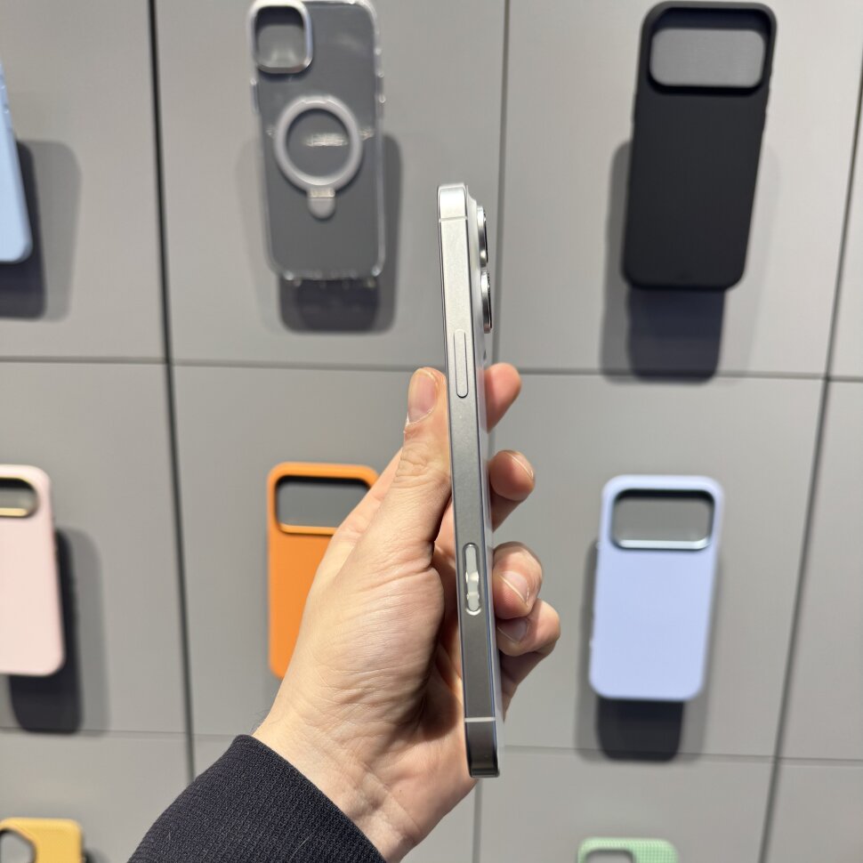 Смартфон Apple iPhone 16 Pro Max 256GB Белый титан (White Titanium) — фото 3